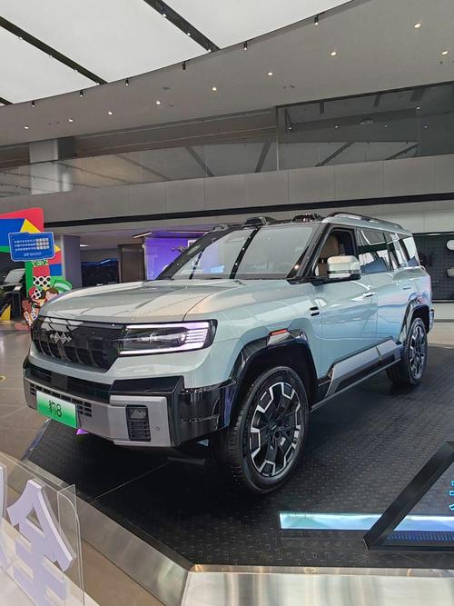 成都45比亚迪方程豹硬派越野的爆款，英菲尼迪35周年与你共成长